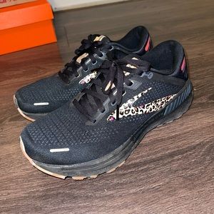 Women’s Brooks Adrenaline GTS 22